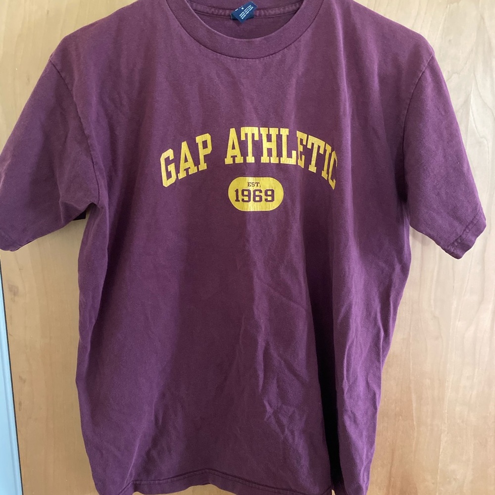 Gap tee
